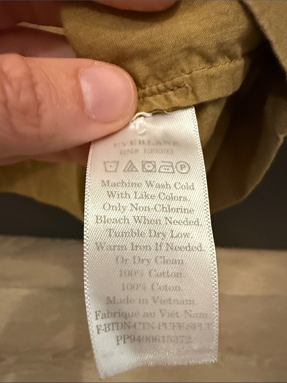 Everlane Puff-Sleeve Split-Neck Top in Camel Brown - Picture 3 of 6